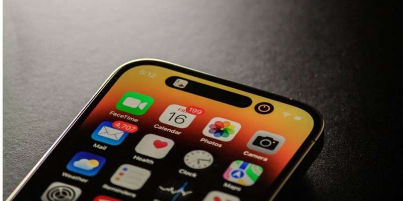 Аж лячно. Кіберзлочинці навчилися переконувати власників iPhone, що смартфон не зламано