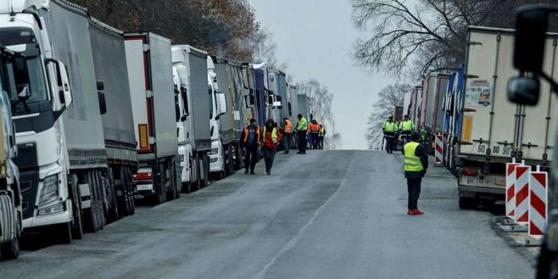 Фури їдуть залізницею. Як&nbsp;українські торгівельні мережі реагують на&nbsp;блокування кордону