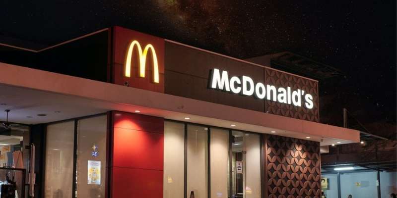 Хто ж тепер перевертатиме котлети? McDonald’s заявила, що інтегрує ШІ у свою роботу