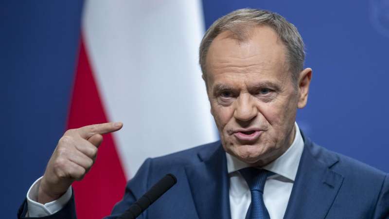 Переговоры о прекращении огня на Украине могут начаться зимой, уверен Туск